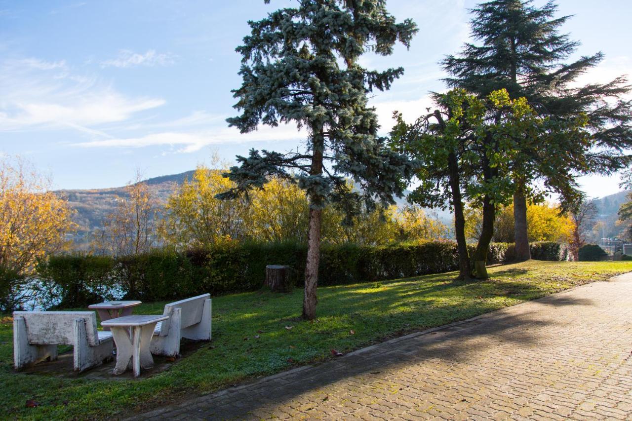 Hotel Chalet Del Lago Avigliana Exteriör bild